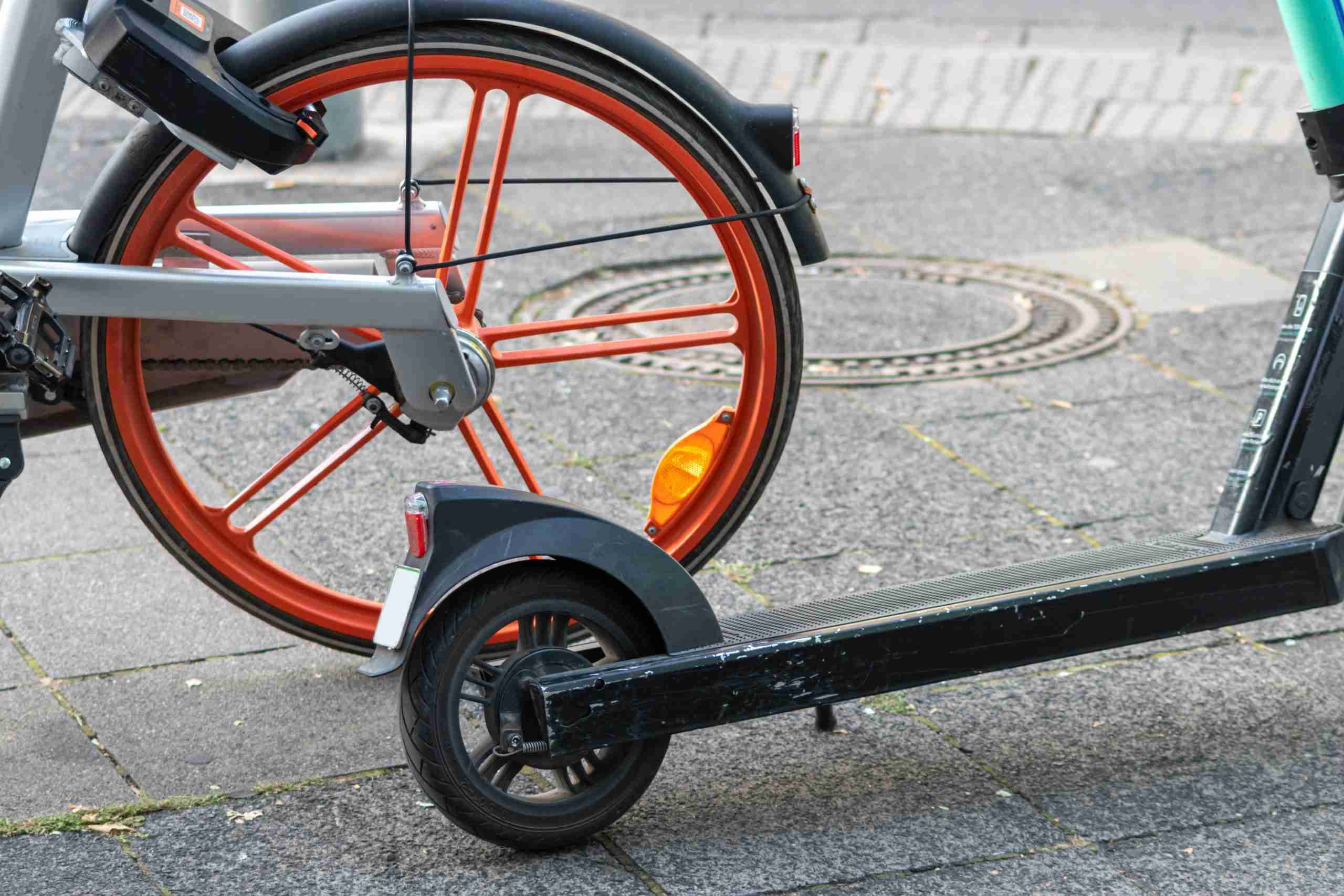 nachhaltige Mobilität in der Stadt - zum Beispiel mit eScooter und Fahhrad